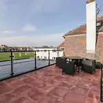 Apartment Manor Heath - The Penthouse